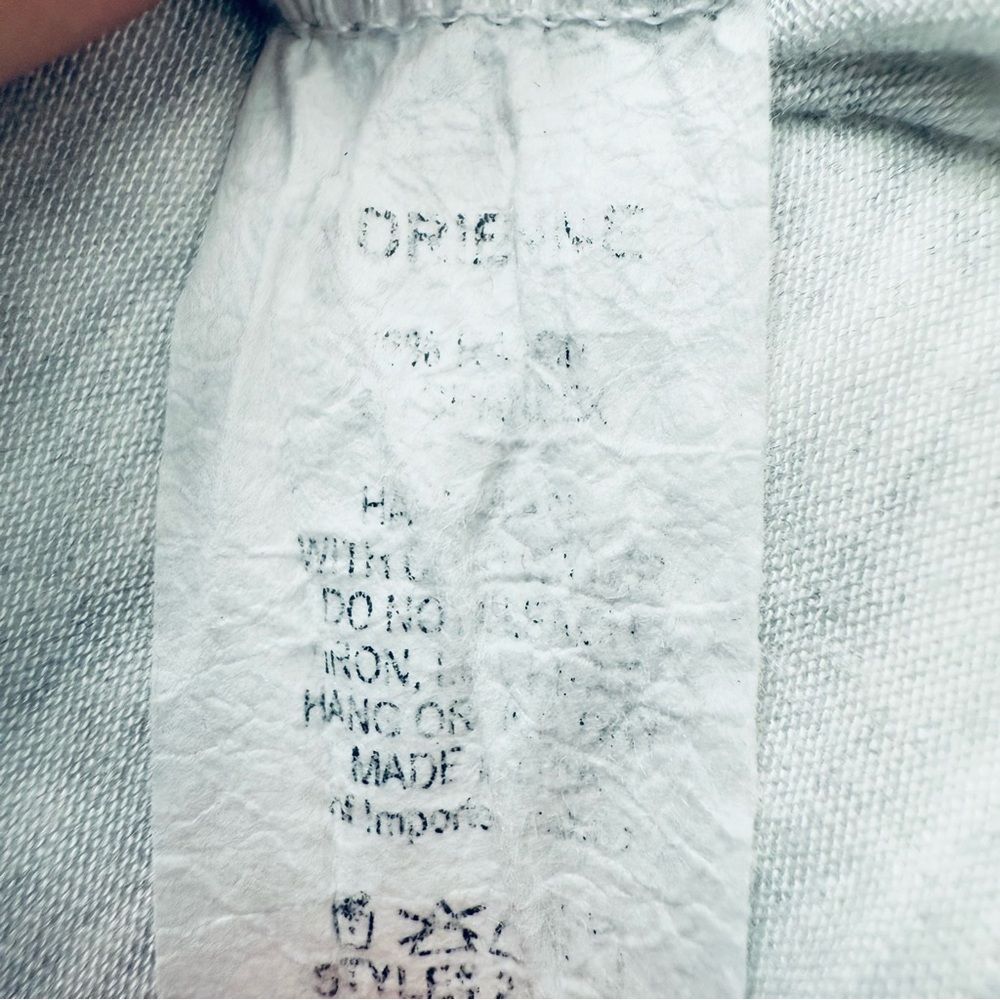 Adrienne light gray lightweight v-neck pocket tee size Medium t-shirt Super soft - Picture 5 of 7